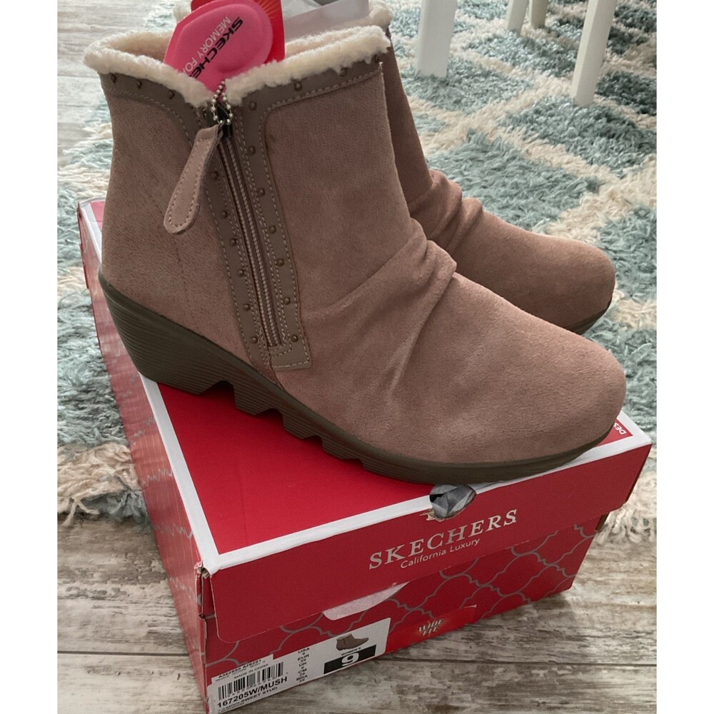 NIB Skechers Women’s Jumper Sweet Stud 2” Wedge Bootie Suede Mushroom 9
